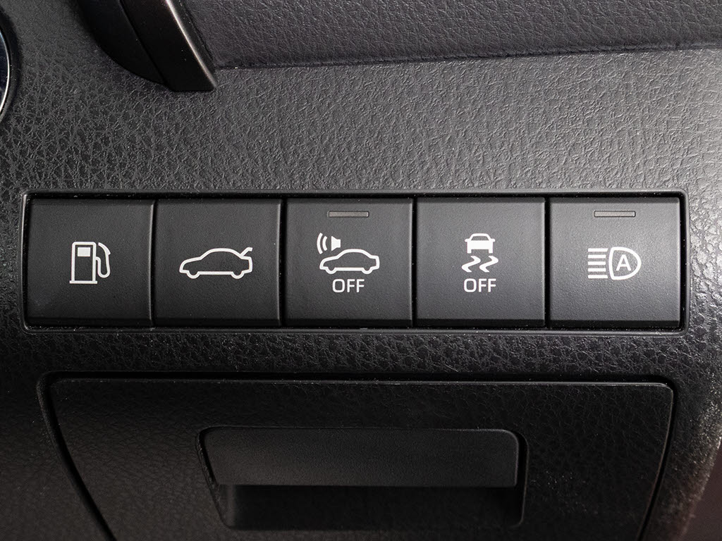 ★使いやすさや安全性を追求したステアリン
グ周り！高級車ゆえにスイッチ類が多いのも
特徴ですね！考え尽くされた配置ですぐに使
いこなす事が出来ますのでご安心下さい！是
非、体感してみて下さい！！