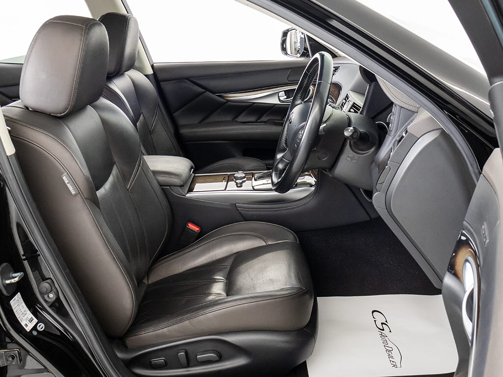 ★快適エアシート＆シートヒーターを装備し
ています！高級車ならではの装備です！シー
トが暖まる機能！シートから冷風が出る機能
！どちらも付いています！！寒い冬も、暑い
夏も快適にご乗車頂けますよ！！