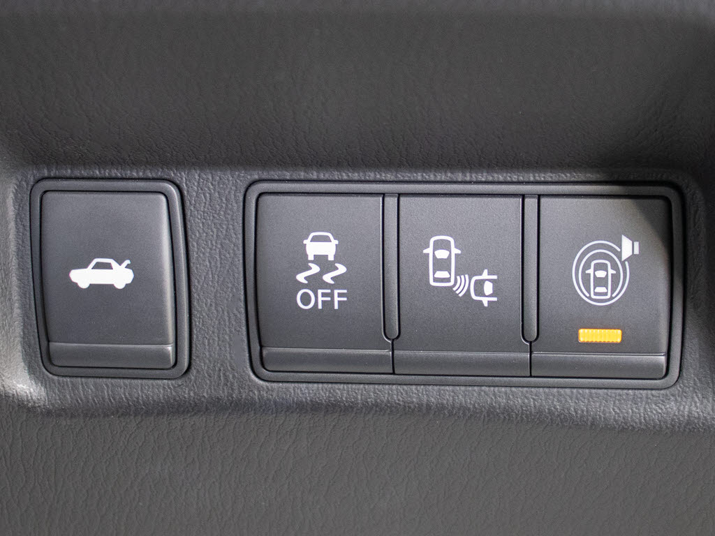 ★使いやすさや安全性を追求したステアリン
グ周り！高級車ゆえにスイッチ類が多いのも
特徴ですね！考え尽くされた配置ですぐに使
いこなす事が出来ますのでご安心下さい！是
非、体感してみて下さい！！