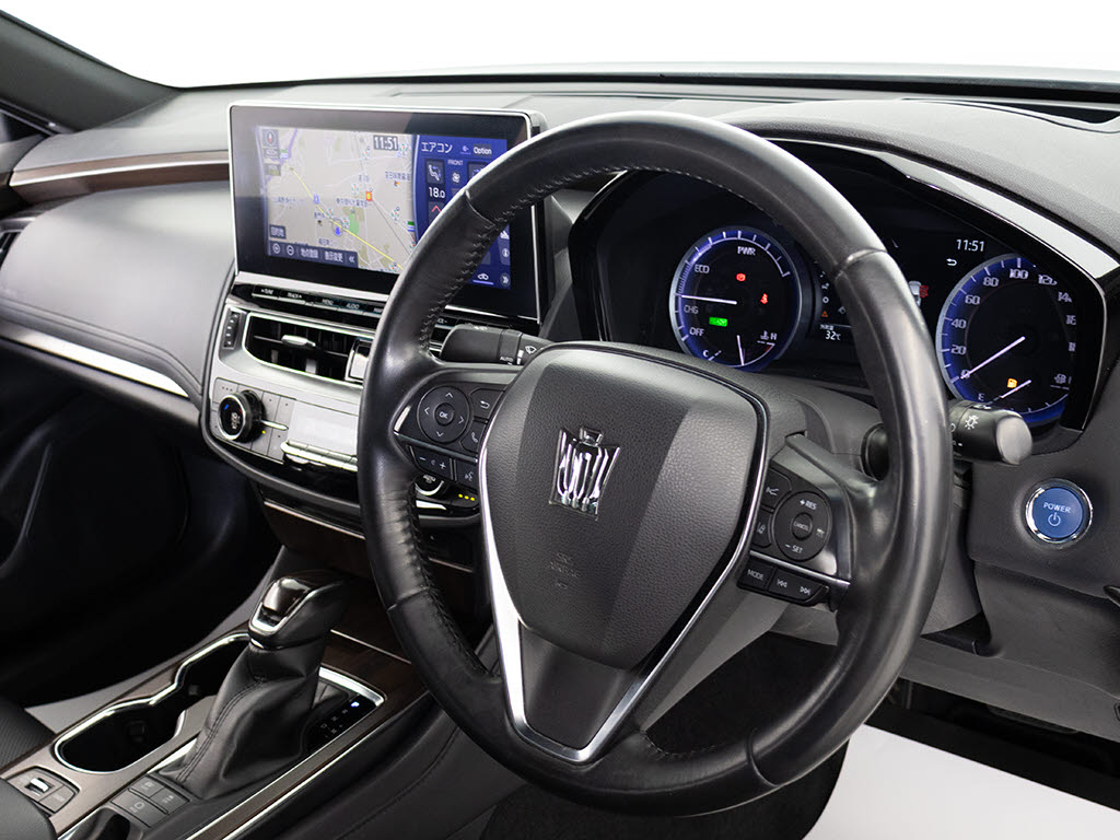 使いやすさや安全性を追求したステアリング
周り！高級車ゆえにスイッチ類が多いのも特
徴ですね！考え尽くされた配置ですぐに使い
こなす事が出来ますのでご安心下さい！是非
、体感してみて下さい！！
