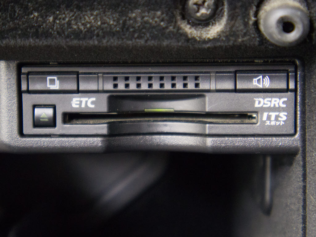 ★ETC(DSRC)が装備されています！！社外品
とは違い収まりの良いデザインが人気！高速
道路を利用する際は必需品ですよね！！スト
レス無く料金所を通過出来ます！！