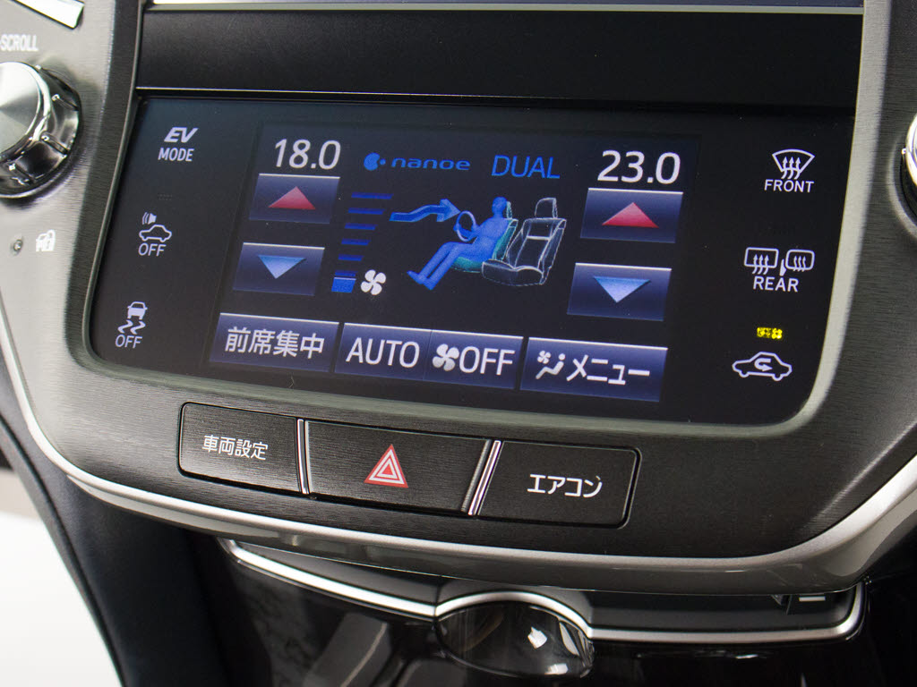 使いやすさや安全性を追求したステアリング
周り！高級車ゆえにスイッチ類が多いのも特
徴ですね！考え尽くされた配置ですぐに使い
こなす事が出来ますのでご安心下さい！是非
、体感してみて下さい！！