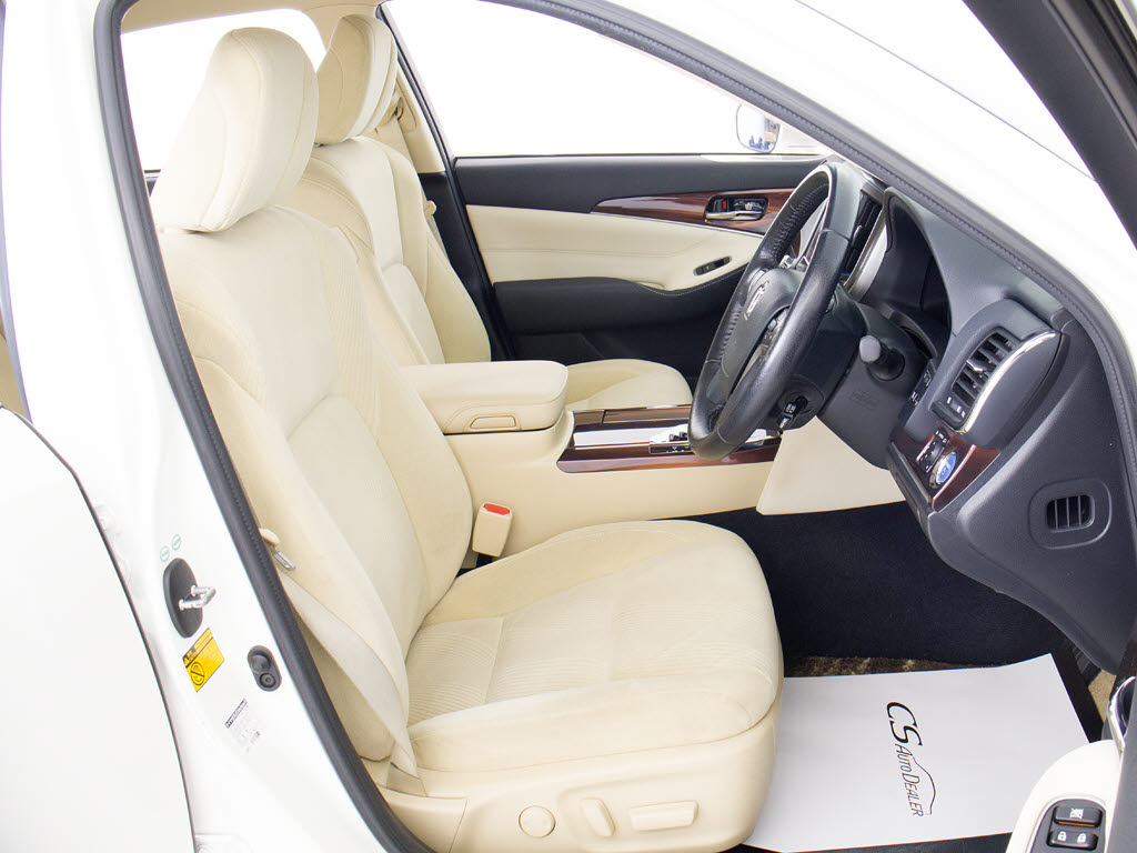 ★シートヒーターを装備しています！高級車
ならではの装備です！