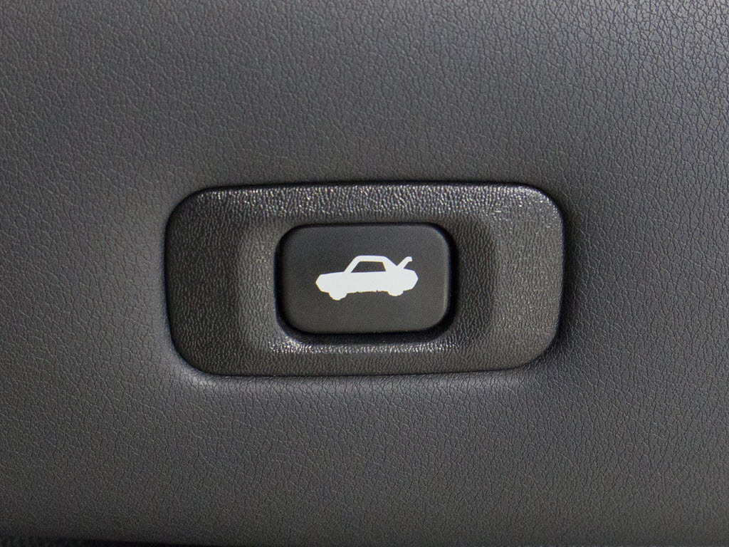 ボタン一つでトランクオープンが可能！車内
から操作できる為、非常に便利な装備の一つ
となります！