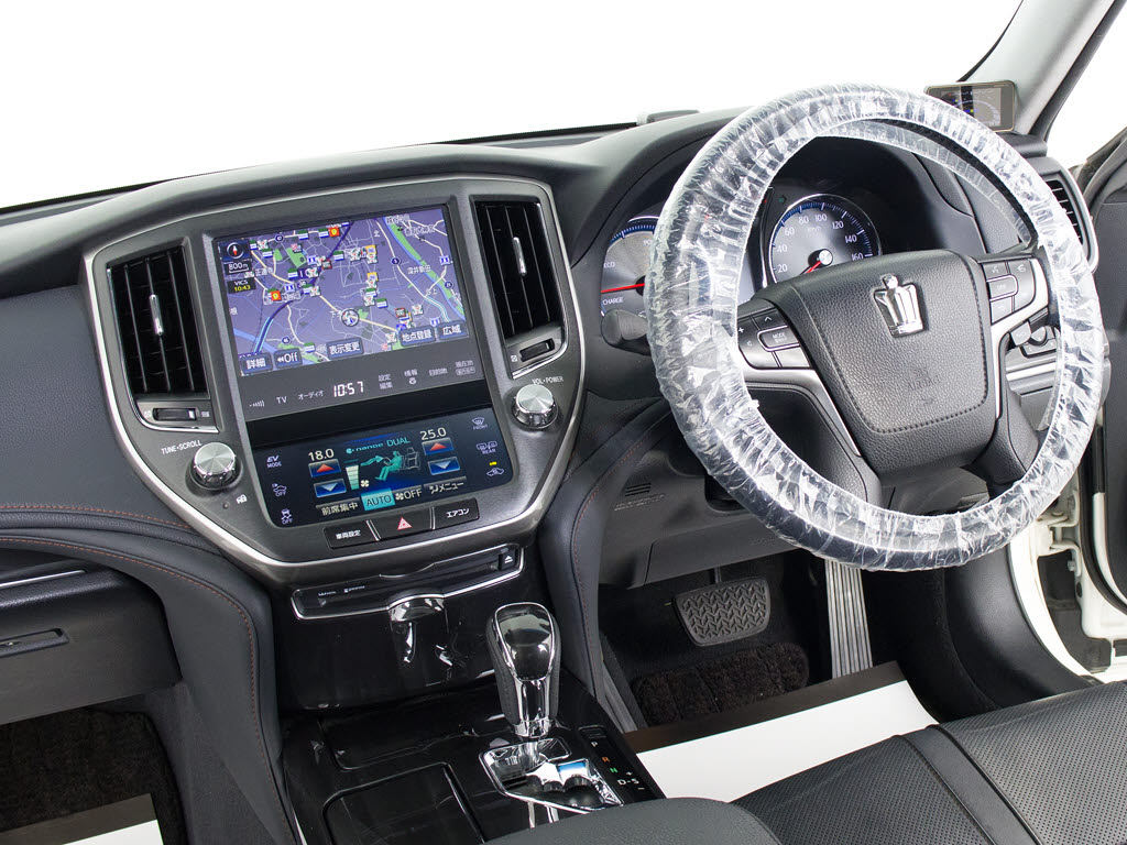 使いやすさや安全性を追求したステアリング
周り！高級車ゆえにスイッチ類が多いのも特
徴ですね！考え尽くされた配置ですぐに使い
こなす事が出来ますのでご安心下さい！是非
、体感してみて下さい！！