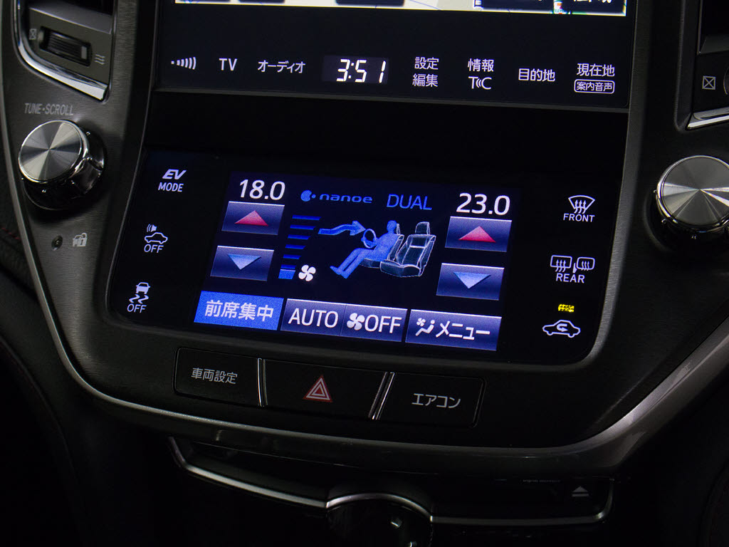 使いやすさや安全性を追求したステアリング
周り！高級車ゆえにスイッチ類が多いのも特
徴ですね！考え尽くされた配置ですぐに使い
こなす事が出来ますのでご安心下さい！是非
、体感してみて下さい！！