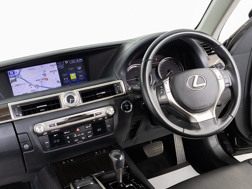 ★使いやすさや安全性を追求したステアリン
グ周り！高級車ゆえにスイッチ類が多いのも
特徴ですね！考え尽くされた配置ですぐに使
いこなす事が出来ますのでご安心下さい！是
非、体感してみて下さい！！