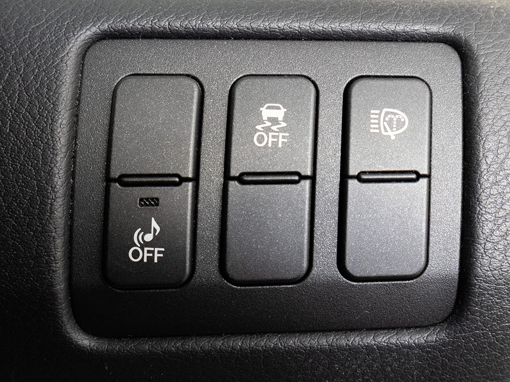 ★使いやすさや安全性を追求したステアリン
グ周り！高級車ゆえにスイッチ類が多いのも
特徴ですね！考え尽くされた配置ですぐに使
いこなす事が出来ますのでご安心下さい！是
非、体感してみて下さい！！