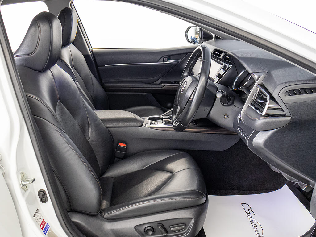 シートヒーターを装備しています！高級車な
らではの装備です！シートが暖まりますので
、寒い冬場も快適にご乗車頂けます！腰にも
優しい！お子様や女性にも嬉しい装備ですね
！！