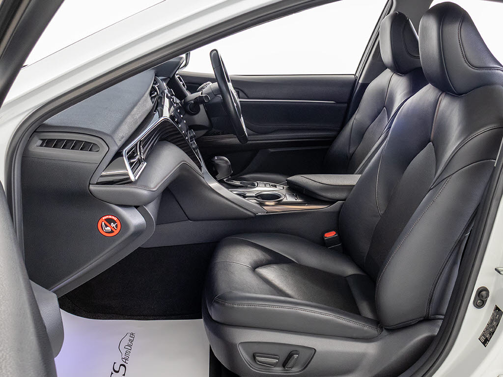 シートヒーターを装備しています！高級車な
らではの装備です！シートが暖まりますので
、寒い冬場も快適にご乗車頂けます！腰にも
優しい！お子様や女性にも嬉しい装備ですね
！！