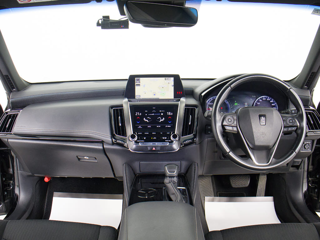 使いやすさや安全性を追求したステアリング
周り！高級車ゆえにスイッチ類が多いのも特
徴ですね！考え尽くされた配置ですぐに使い
こなす事が出来ますのでご安心下さい！是非
、体感してみて下さい！！