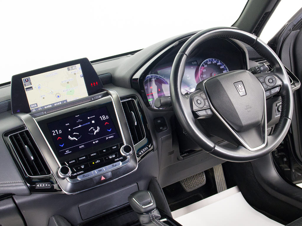 使いやすさや安全性を追求したステアリング
周り！高級車ゆえにスイッチ類が多いのも特
徴ですね！考え尽くされた配置ですぐに使い
こなす事が出来ますのでご安心下さい！是非
、体感してみて下さい！！