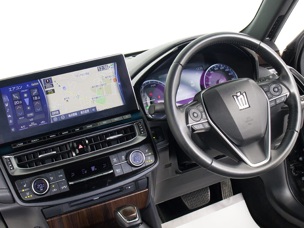 使いやすさや安全性を追求したステアリング
周り！高級車ゆえにスイッチ類が多いのも特
徴ですね！考え尽くされた配置ですぐに使い
こなす事が出来ますのでご安心下さい！是非
、体感してみて下さい！！
