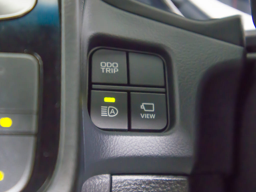 使いやすさや安全性を追求したステアリング
周り！高級車ゆえにスイッチ類が多いのも特
徴ですね！考え尽くされた配置ですぐに使い
こなす事が出来ますのでご安心下さい！是非
、体感してみて下さい！！