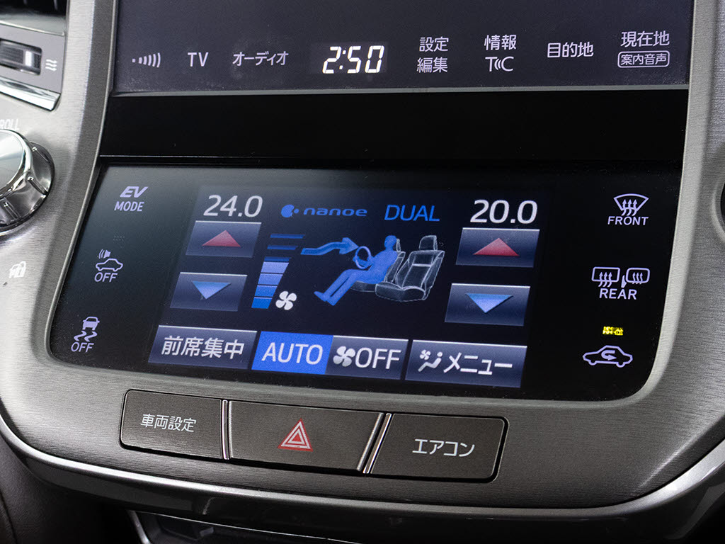 使いやすさや安全性を追求したステアリング
周り！高級車ゆえにスイッチ類が多いのも特
徴ですね！考え尽くされた配置ですぐに使い
こなす事が出来ますのでご安心下さい！是非
、体感してみて下さい！！