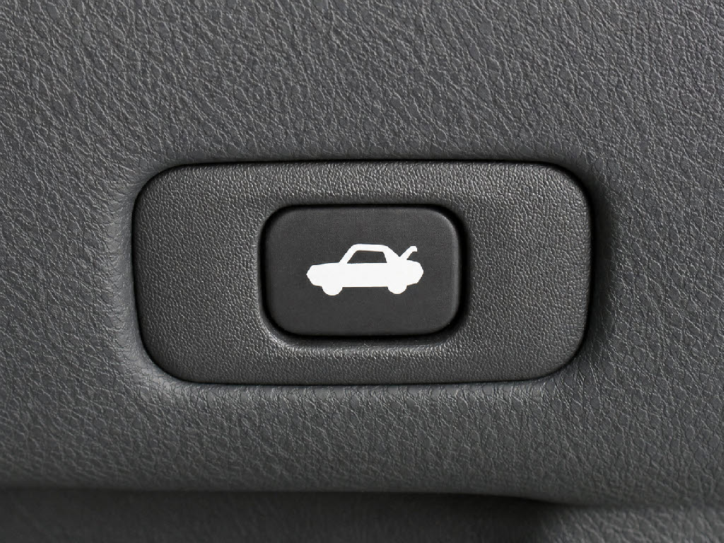 ボタン一つでトランクオープンが可能！車内
から操作できる為、非常に便利な装備の一つ
となります！