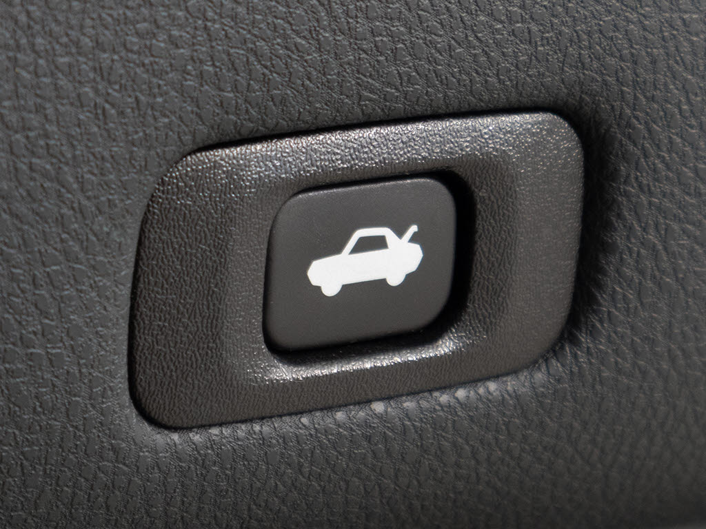 ボタン一つでトランクオープンが可能！車内
から操作できる為、非常に便利な装備の一つ
となります！