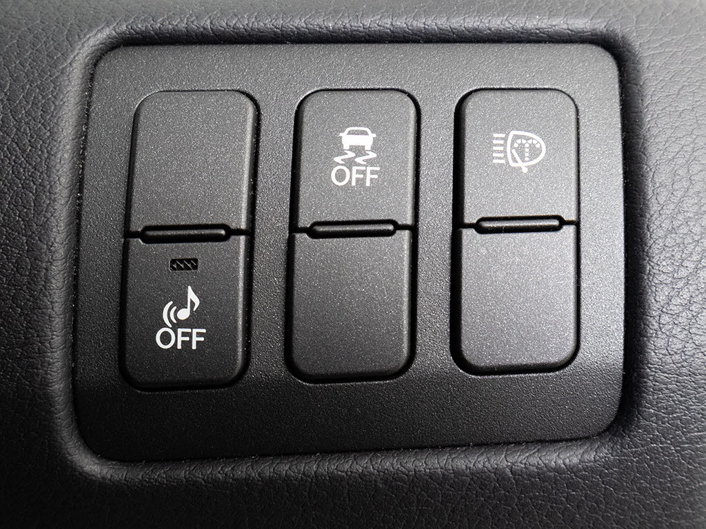★使いやすさや安全性を追求したステアリン
グ周り！高級車ゆえにスイッチ類が多いのも
特徴ですね！考え尽くされた配置ですぐに使
いこなす事が出来ますのでご安心下さい！是
非、体感してみて下さい！！