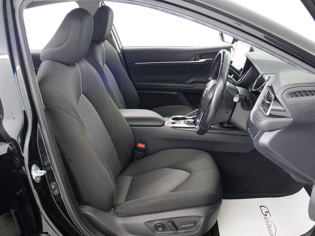 シートヒーターを装備しています！高級車な
らではの装備です！シートが暖まりますので
、寒い冬場も快適にご乗車頂けます！腰にも
優しい！お子様や女性にも嬉しい装備ですね
！！