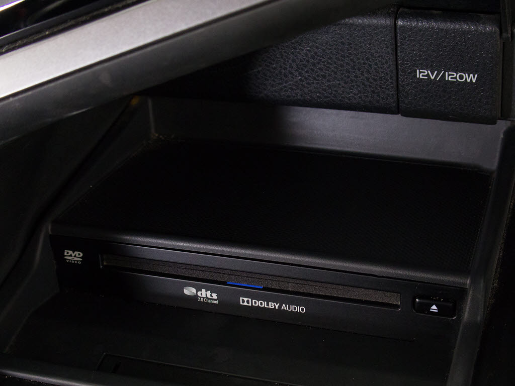 ＤＶＤ再生も可能です。フルセグ地デジにも
対応しさらにＢｌｕｅｔｏｏｔｈにも対応し
ております