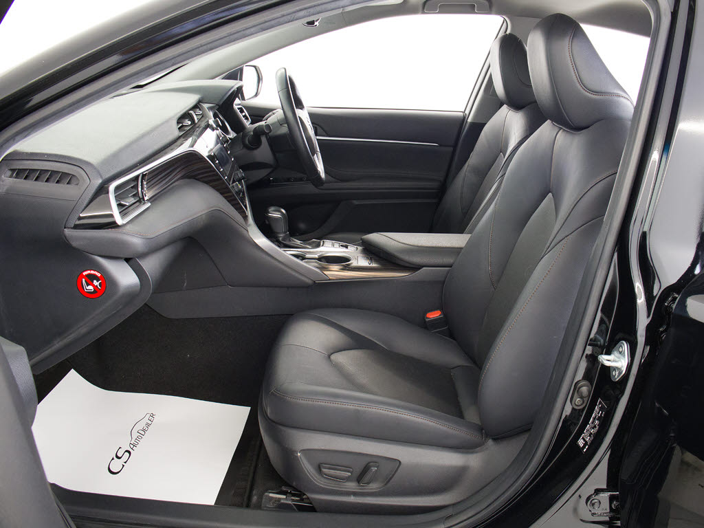 シートヒーターを装備しています！高級車な
らではの装備です！シートが暖まりますので
、寒い冬場も快適にご乗車頂けます！腰にも
優しい！お子様や女性にも嬉しい装備ですね
！！
