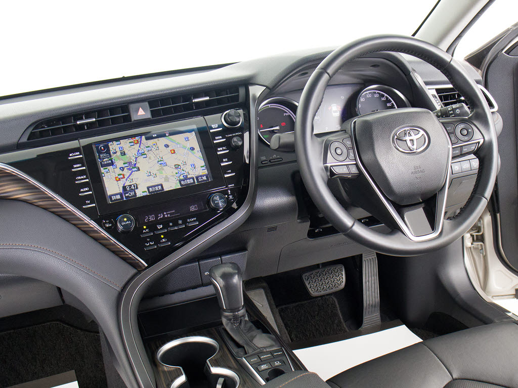 ★使いやすさや安全性を追求したステアリン
グ周り！高級車ゆえにスイッチ類が多いのも
特徴ですね！考え尽くされた配置ですぐに使
いこなす事が出来ますのでご安心下さい！是
非、体感してみて下さい！！