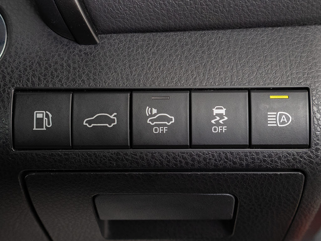 ★使いやすさや安全性を追求したステアリン
グ周り！高級車ゆえにスイッチ類が多いのも
特徴ですね！考え尽くされた配置ですぐに使
いこなす事が出来ますのでご安心下さい！是
非、体感してみて下さい！！