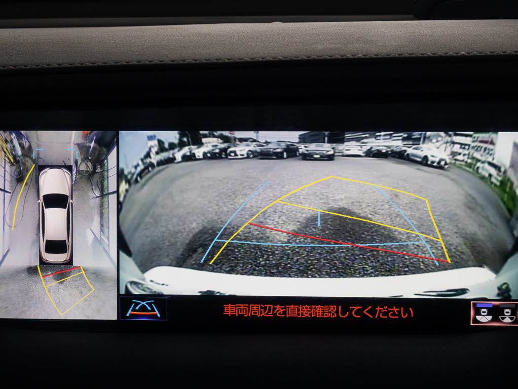 パノラミックビューモニターを装備！上から
車両を見下ろしたような映像をナビ画面に表
示できます。車両前後左右に搭載した４つの
カメラ映像を継ぎ目なく合成！目視では見え
ない部分もリアルタイムで見れます。