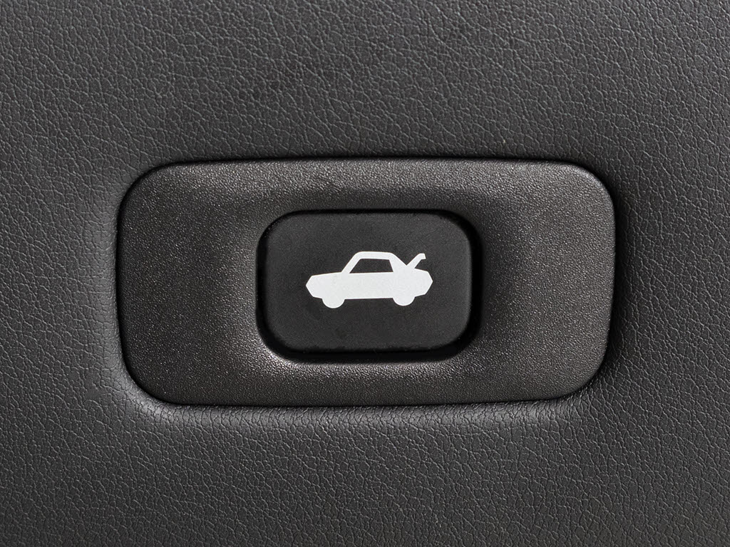ボタン一つでトランクオープンが可能！車内
から操作できる為、非常に便利な装備の一つ
となります！