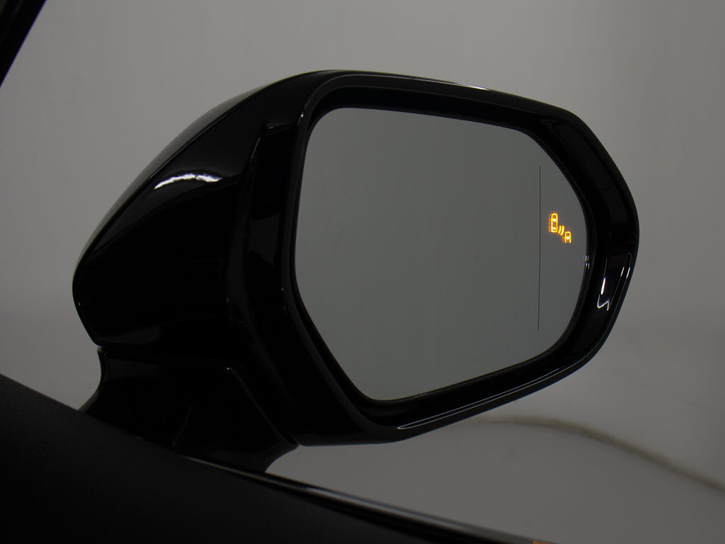 ＢＳＭ（ブラインドスポットモニタ）！隣の
車線を走る車両をレーダーで検知し、ドアミ
ラーでは確認しにくい後側方エリアに存在す
る車両に加えて、急接近してくる車両も検知
します。
