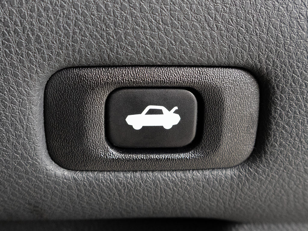 ボタン一つでトランクオープンが可能！車内
から操作できる為、非常に便利な装備の一つ
となります！