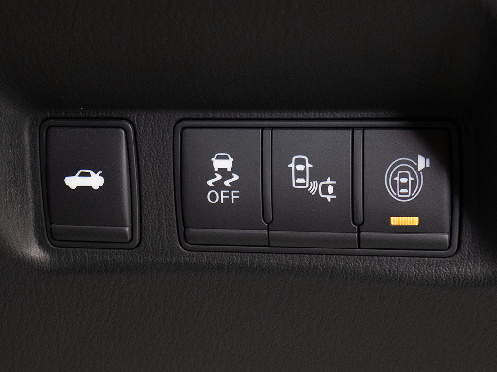 ★使いやすさや安全性を追求したステアリン
グ周り！高級車ゆえにスイッチ類が多いのも
特徴ですね！考え尽くされた配置ですぐに使
いこなす事が出来ますのでご安心下さい！是
非、体感してみて下さい！！