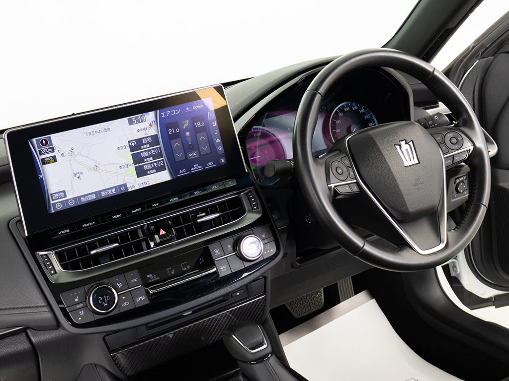 使いやすさや安全性を追求したステアリング
周り！高級車ゆえにスイッチ類が多いのも特
徴ですね！考え尽くされた配置ですぐに使い
こなす事が出来ますのでご安心下さい！是非
、体感してみて下さい！！