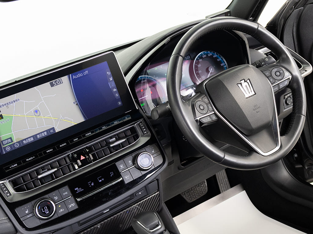 使いやすさや安全性を追求したステアリング
周り！高級車ゆえにスイッチ類が多いのも特
徴ですね！考え尽くされた配置ですぐに使い
こなす事が出来ますのでご安心下さい！是非
、体感してみて下さい！！