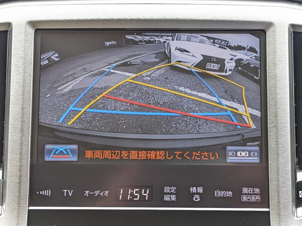 カラーバックカメラが付いています！バック
にギアを入れると、後方視界が自動的にマル
チ画面に映し出されます！夜も明るく見えま
すので、すごく便利！！一度使うとカメラ無
しには乗りたくない程！