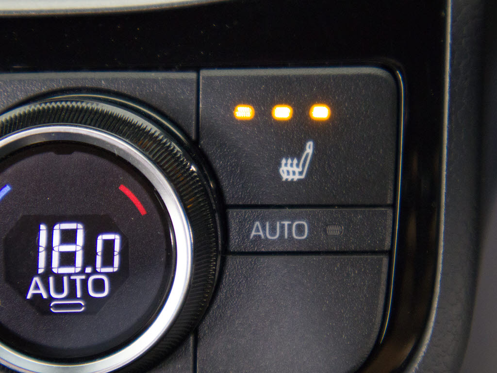 ★シートヒーターを装備しています！高級車
ならではの装備です！