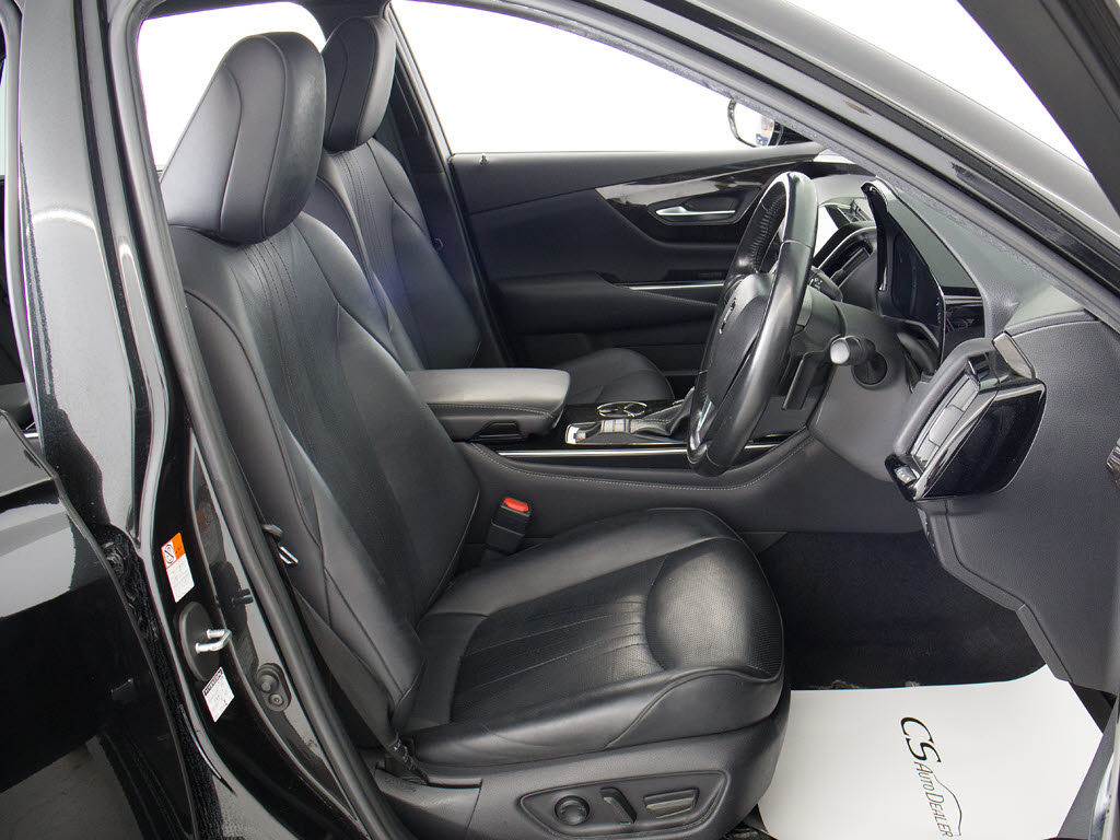 快適エアシート＆シートヒーターを装備して
います！高級車ならではの装備です！シート
が暖まる機能！シートから冷風が出る機能！
どちらも付いています！！寒い冬も、暑い夏
も快適にご乗車頂けます！！