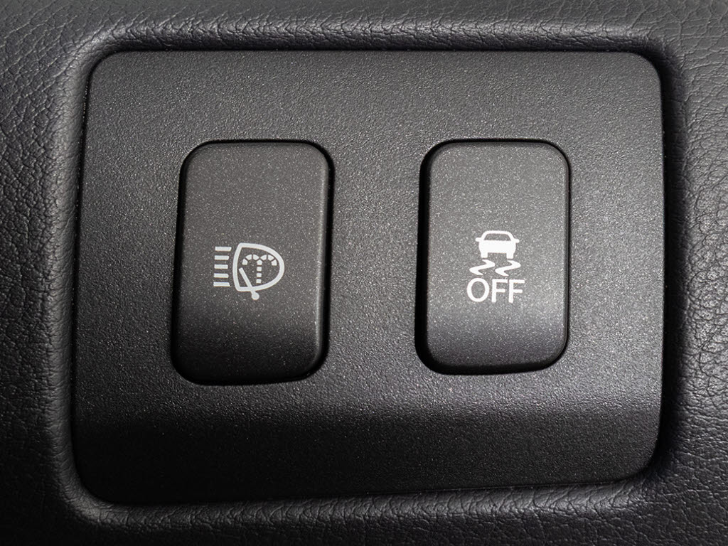 ★使いやすさや安全性を追求したステアリン
グ周り！高級車ゆえにスイッチ類が多いのも
特徴ですね！考え尽くされた配置ですぐに使
いこなす事が出来ますのでご安心下さい！是
非、体感してみて下さい！！