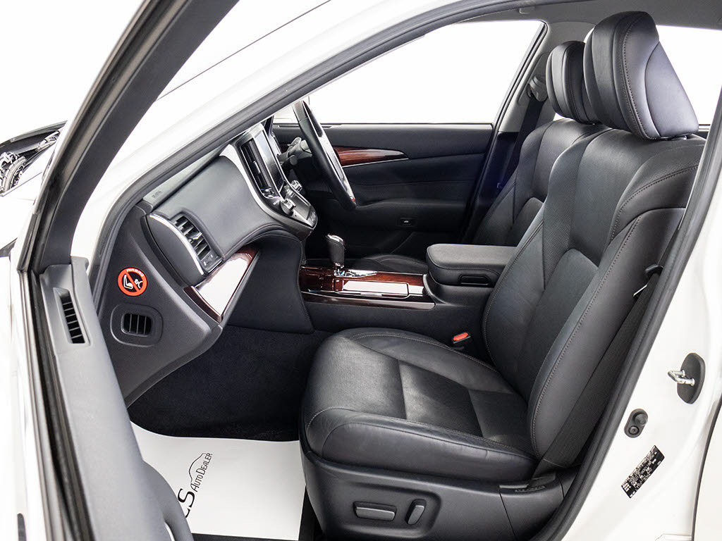 快適エアシート＆シートヒーターを装備して
います！高級車ならではの装備です！シート
が暖まる機能！シートから冷風が出る機能！
どちらも付いています！！寒い冬も、暑い夏
も快適にご乗車頂けます！！