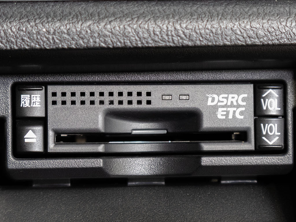 ★ETC2.0が装備されています！！社外品とは
違い収まりの良いデザインが人気！高速道路
を利用する際は必需品ですよね！！ストレス
無く料金所を通過出来ます！！