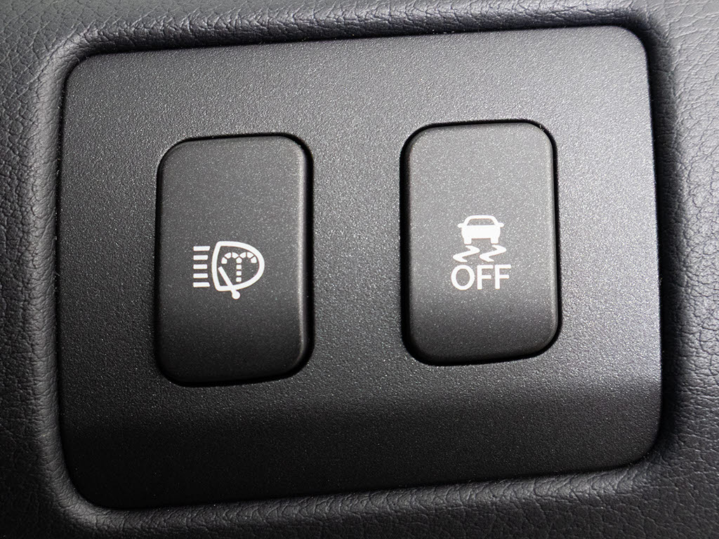 ★使いやすさや安全性を追求したステアリン
グ周り！高級車ゆえにスイッチ類が多いのも
特徴ですね！考え尽くされた配置ですぐに使
いこなす事が出来ますのでご安心下さい！是
非、体感してみて下さい！！