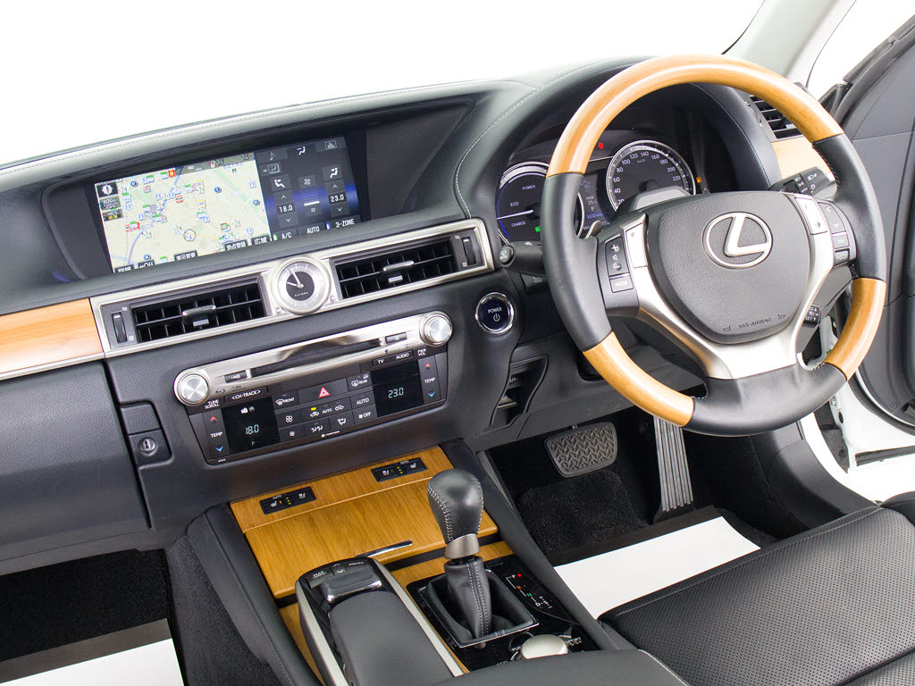 ★使いやすさや安全性を追求したステアリン
グ周り！高級車ゆえにスイッチ類が多いのも
特徴ですね！考え尽くされた配置ですぐに使
いこなす事が出来ますのでご安心下さい！是
非、体感してみて下さい！！
