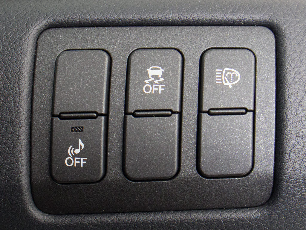 ★使いやすさや安全性を追求したステアリン
グ周り！高級車ゆえにスイッチ類が多いのも
特徴ですね！考え尽くされた配置ですぐに使
いこなす事が出来ますのでご安心下さい！是
非、体感してみて下さい！！
