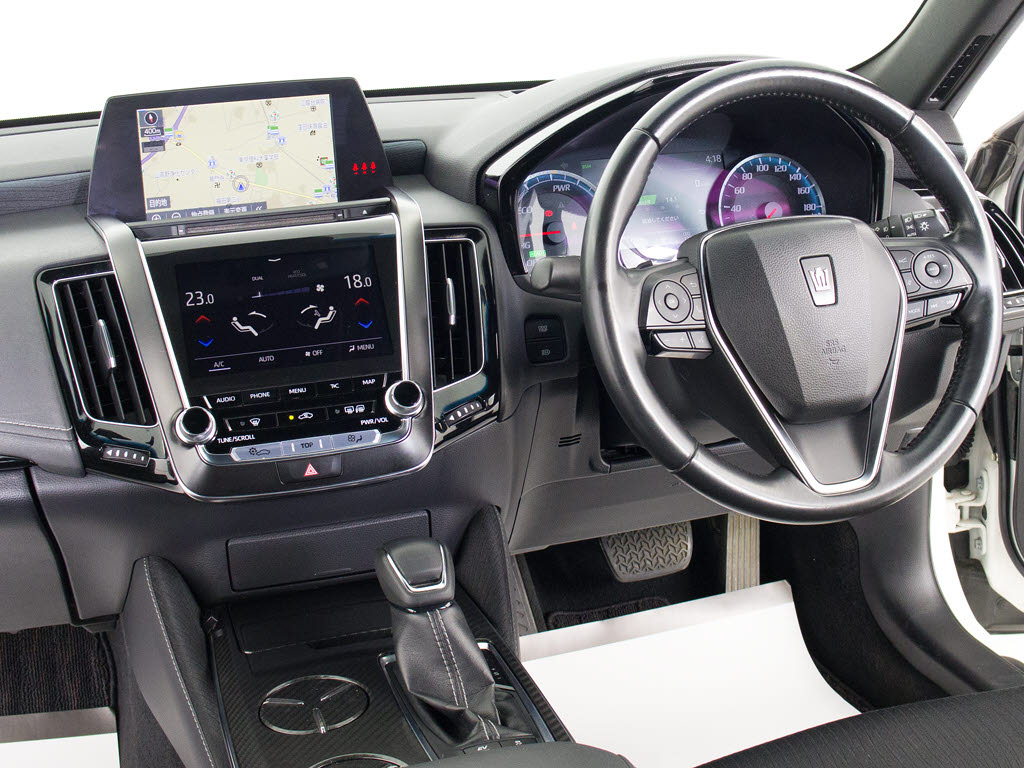 使いやすさや安全性を追求したステアリング
周り！高級車ゆえにスイッチ類が多いのも特
徴ですね！考え尽くされた配置ですぐに使い
こなす事が出来ますのでご安心下さい！是非
、体感してみて下さい！！