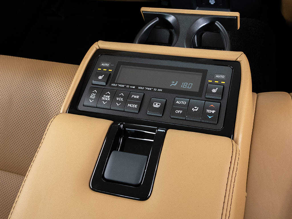 ヘッドアップ・ディスプレイ（HUD）現在の
スピードや、前方の車線情報など、運転に必
要な情報を、目の前のウインドウガラスに表
示する機能です。これにより、目線の移動が
少なく済み、安全です。