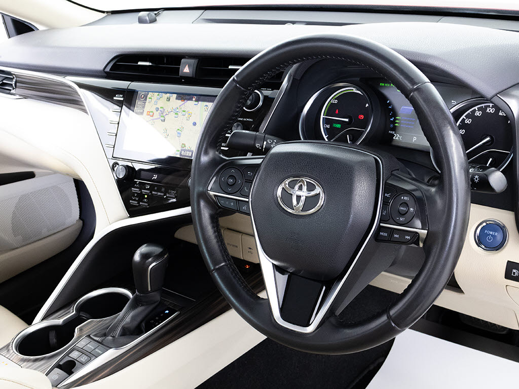 ★使いやすさや安全性を追求したステアリン
グ周り！高級車ゆえにスイッチ類が多いのも
特徴ですね！考え尽くされた配置ですぐに使
いこなす事が出来ますのでご安心下さい！是
非、体感してみて下さい！！