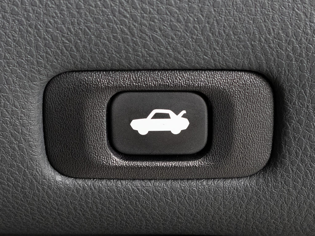 ボタン一つでトランクオープンが可能！車内
から操作できる為、非常に便利な装備の一つ
となります！