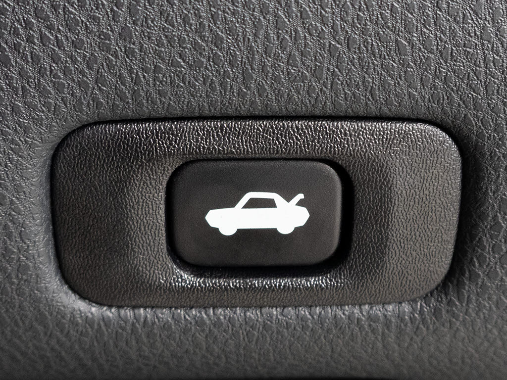 ボタン一つでトランクオープンが可能！車内
から操作できる為、非常に便利な装備の一つ
となります！