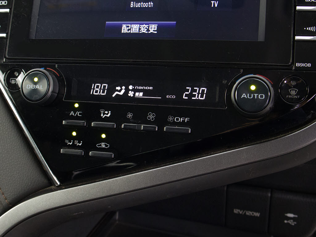 ★使いやすさや安全性を追求したステアリン
グ周り！高級車ゆえにスイッチ類が多いのも
特徴ですね！考え尽くされた配置ですぐに使
いこなす事が出来ますのでご安心下さい！是
非、体感してみて下さい！！
