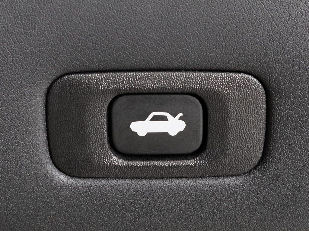 ボタン一つでトランクオープンが可能！車内
から操作できる為、非常に便利な装備の一つ
となります！